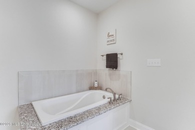 Welcome to your private retreat in the sought-after Palmetto - photo 17