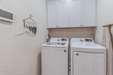 Welcome to your private retreat in the sought-after Palmetto - photo 18