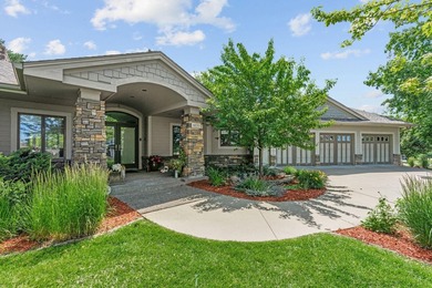 This beautifully maintained soft contemporary home offers luxury - photo 1