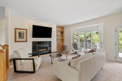 This beautifully maintained soft contemporary home offers luxury - photo 3