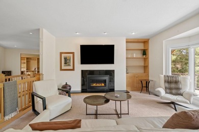 This beautifully maintained soft contemporary home offers luxury - photo 4