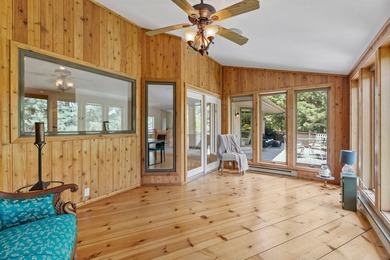 This beautifully maintained soft contemporary home offers luxury - photo 7