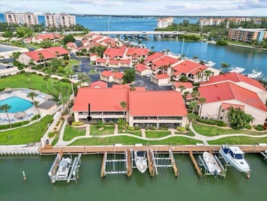 BOAT SLIP/ LIFT - PRIVATE GARAGE - FULLY RENOVATED WATERFRONT - photo 2
