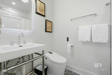 Built in 2023, this custom 5BR, 5.5BA Gulf-front residence - photo 18