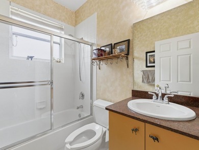 Beautiful lakefront villa with abundant natural light and a - photo 21