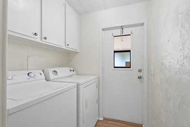 This beautifully maintained 3-bedroom split floor plan offers - photo 21
