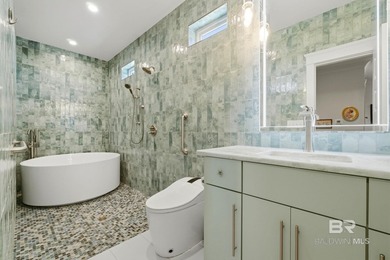 Built in 2023, this custom 5BR, 5.5BA Gulf-front residence - photo 33