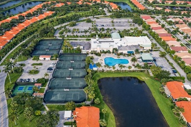 Beautiful lakefront villa with abundant natural light and a - photo 40