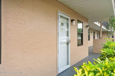 Beautiful Ground Floor 2 bedroom, 2 bath unit located in a - photo 1