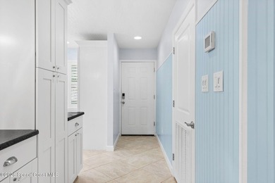 Beautiful Ground Floor 2 bedroom, 2 bath unit located in a - photo 2