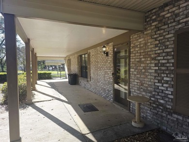 Conveniently located in West Pensacola, this spacious 3-bedroom - photo 3