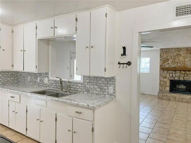 Conveniently located in the heart of Corpus Christi's - photo 6