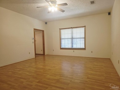 Conveniently located in West Pensacola, this spacious 3-bedroom - photo 8