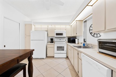 Welcome to this well-maintained 2-bedroom, 2-bathroom villa in - photo 18