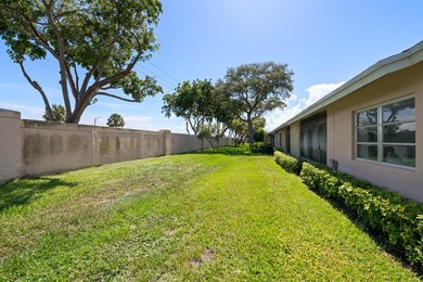 Welcome to this well-maintained 2-bedroom, 2-bathroom villa in - photo 22