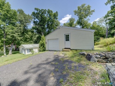 Cute as a button and full of charm, this well-maintained - photo 11