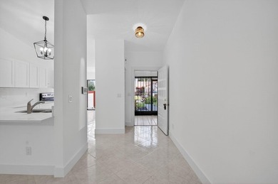 Newly renovated and ready to impress! Beautifully updated - photo 11