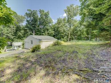 Cute as a button and full of charm, this well-maintained - photo 12