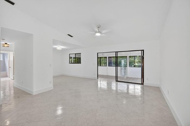 Newly renovated and ready to impress! Beautifully updated - photo 12