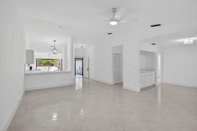 Newly renovated and ready to impress! Beautifully updated - photo 13