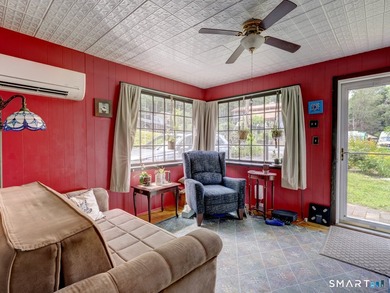 Cute as a button and full of charm, this well-maintained - photo 14