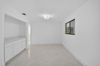 Newly renovated and ready to impress! Beautifully updated - photo 16