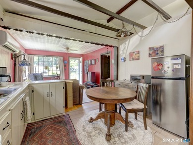Cute as a button and full of charm, this well-maintained - photo 19