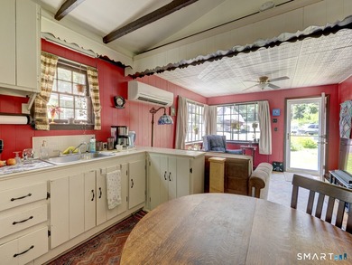 Cute as a button and full of charm, this well-maintained - photo 20