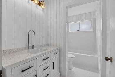 Newly renovated and ready to impress! Beautifully updated - photo 20