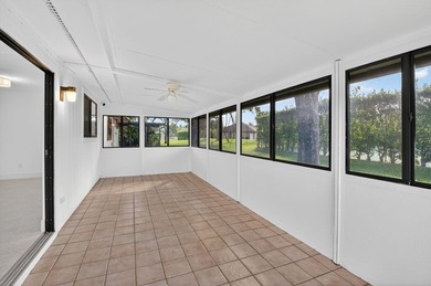 Newly renovated and ready to impress! Beautifully updated - photo 21