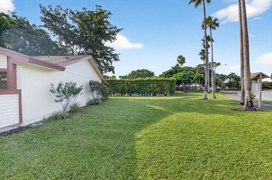 Newly renovated and ready to impress! Beautifully updated - photo 22