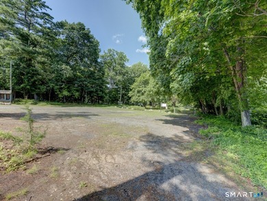 Cute as a button and full of charm, this well-maintained - photo 25