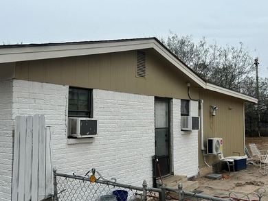 Cozy home located on Commercial street in the heart of downtown!