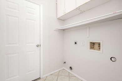 Incredible 5 bedroom, 3.5 bath in Lakes of Coppell. Sparkling - photo 32