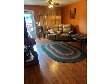 Cozy home located on Commercial street in the heart of downtown!