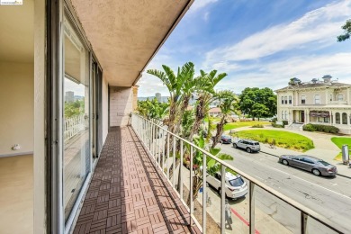 Lake Condo For Sale in Oakland, California