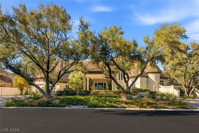 A rare offering in Las Vegas, this timeless Hampton-style estate - photo 1