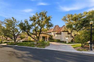 A rare offering in Las Vegas, this timeless Hampton-style estate - photo 7