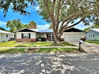 Very well maintained home in quiet established neighborhood - photo 1
