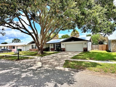 Very well maintained home in quiet established neighborhood - photo 2