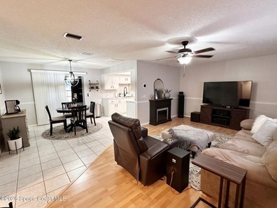 Very well maintained home in quiet established neighborhood - photo 7
