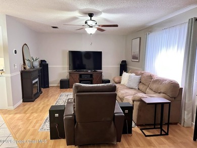 Very well maintained home in quiet established neighborhood - photo 8