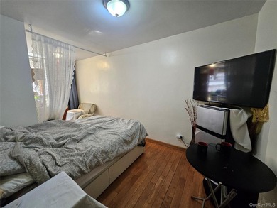 Nestled in heart of downtown Flushing, this spacious condo - photo 5