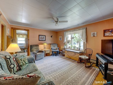Charming 2-bedroom ranch-style home on a lovely lake offers a - photo 12