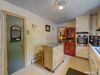 Charming 2-bedroom ranch-style home on a lovely lake offers a - photo 22