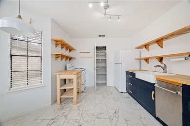 Welcome to this beautifully designed 3-bedroom, 2-bathroom brick - photo 10