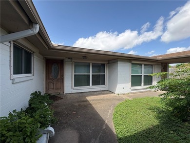 Investor Special - Endless Potential! Opportunity awaits at 4633 - photo 2