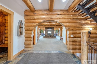 Turnkey luxury log home situated on 5 fenced acres with - photo 4