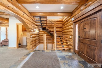 Turnkey luxury log home situated on 5 fenced acres with - photo 8