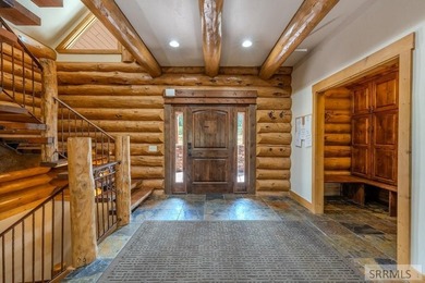 Turnkey luxury log home situated on 5 fenced acres with - photo 9